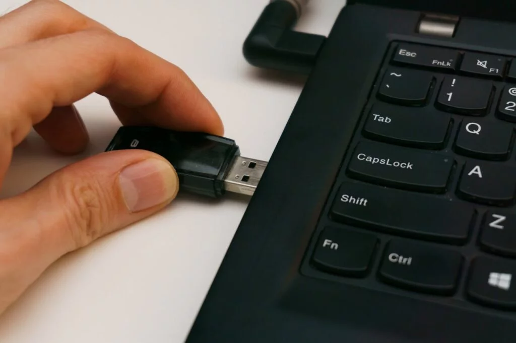 pexels-photo-20123833-20123833 How Computer Pen Drives Work for Storage and File Transfer